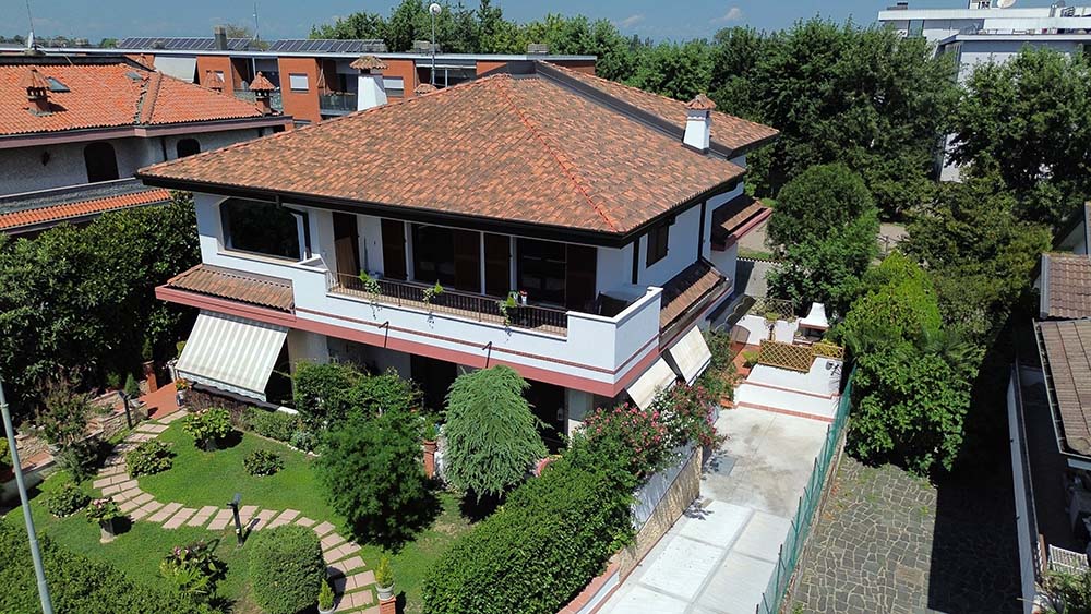 Ristrutturazione di villa bifamiliare