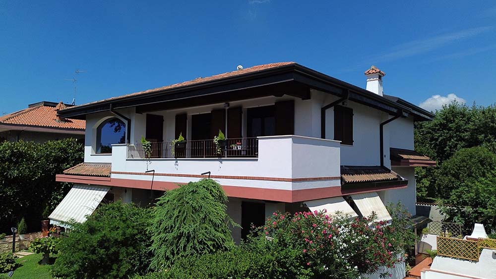 Ristrutturazione di villa bifamiliare